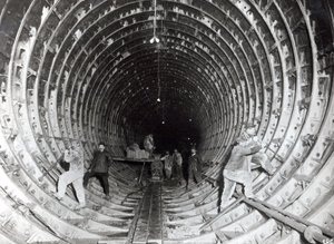 Tunnel sous la Seine en aval du Pont de la Concorde vers l